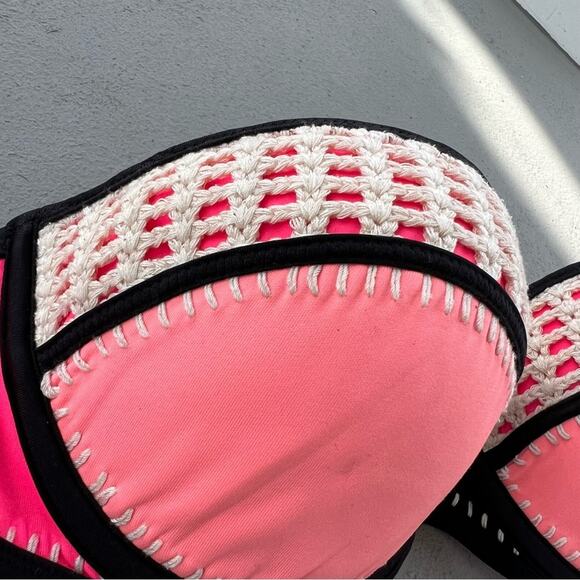 Victoria’s Secret 34D The Flirt Bandeau Bikini Top Hot Pink Crochet Macrame - Picture 2 of 8
